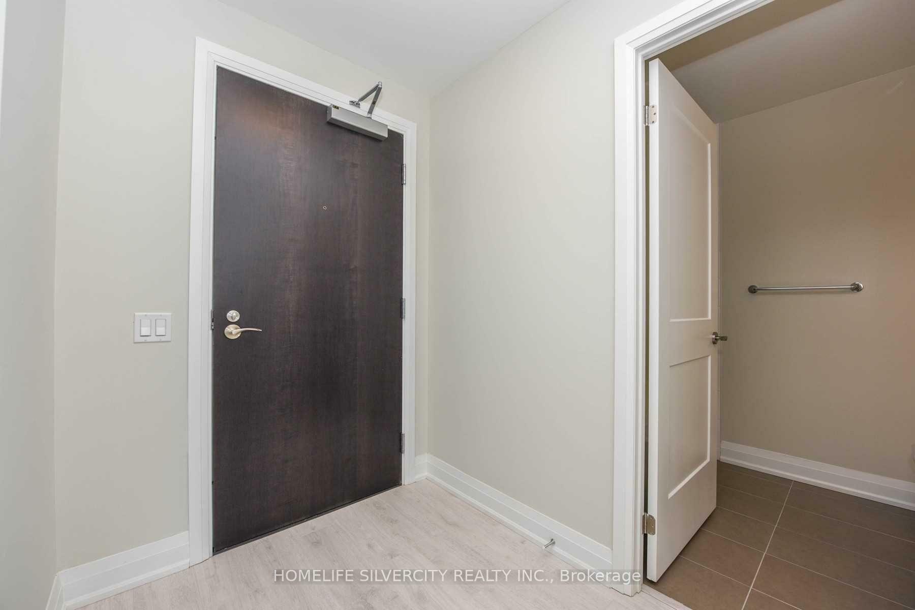 Property Photo: 15 Lynch Street 2103 ON L6W 2Z8