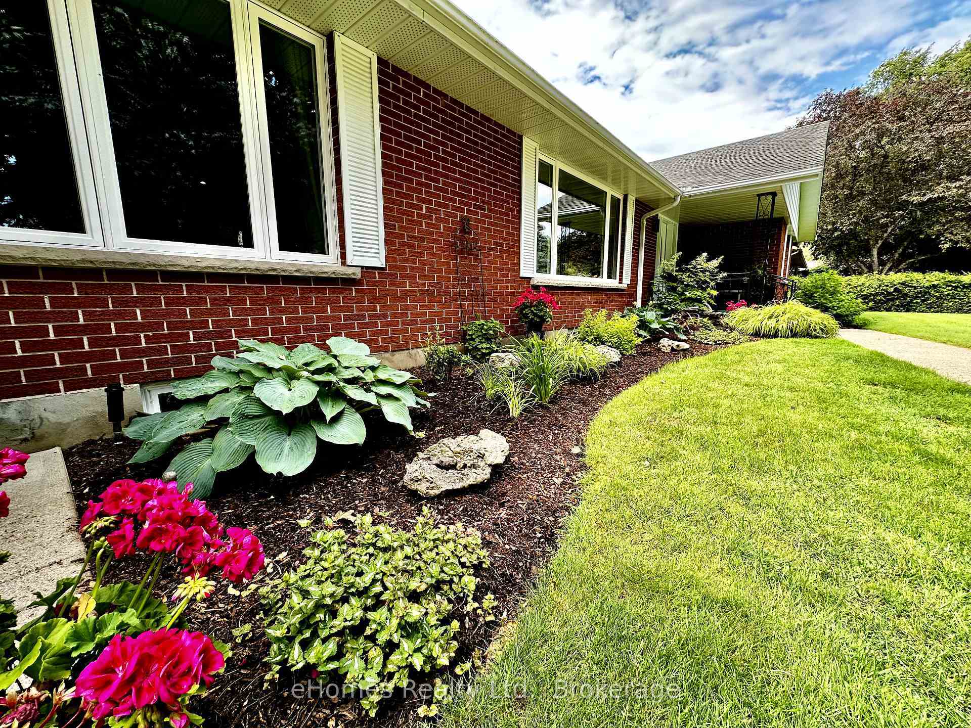 Property Photo: 525 4th A Street W ON N4K 6A4