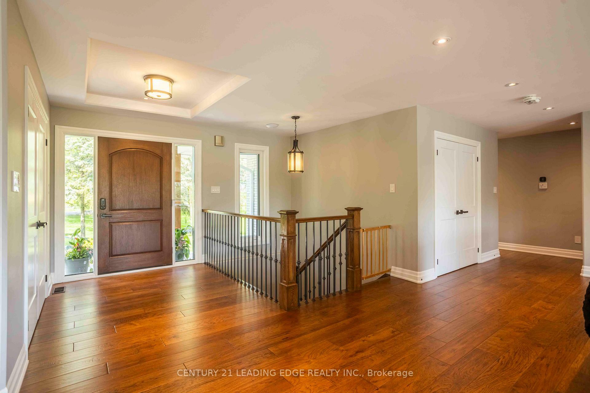 Photo de la propriété: 835 Brawley Road W ON L1M 1M5