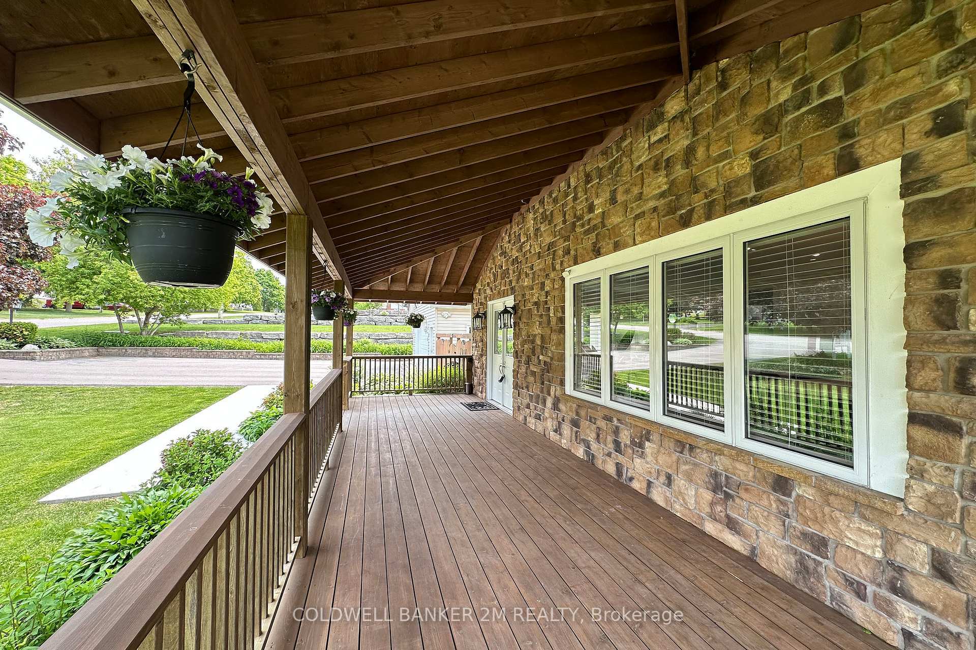Property Photo: 37 Bradley Boulevard ON L0B 1J0