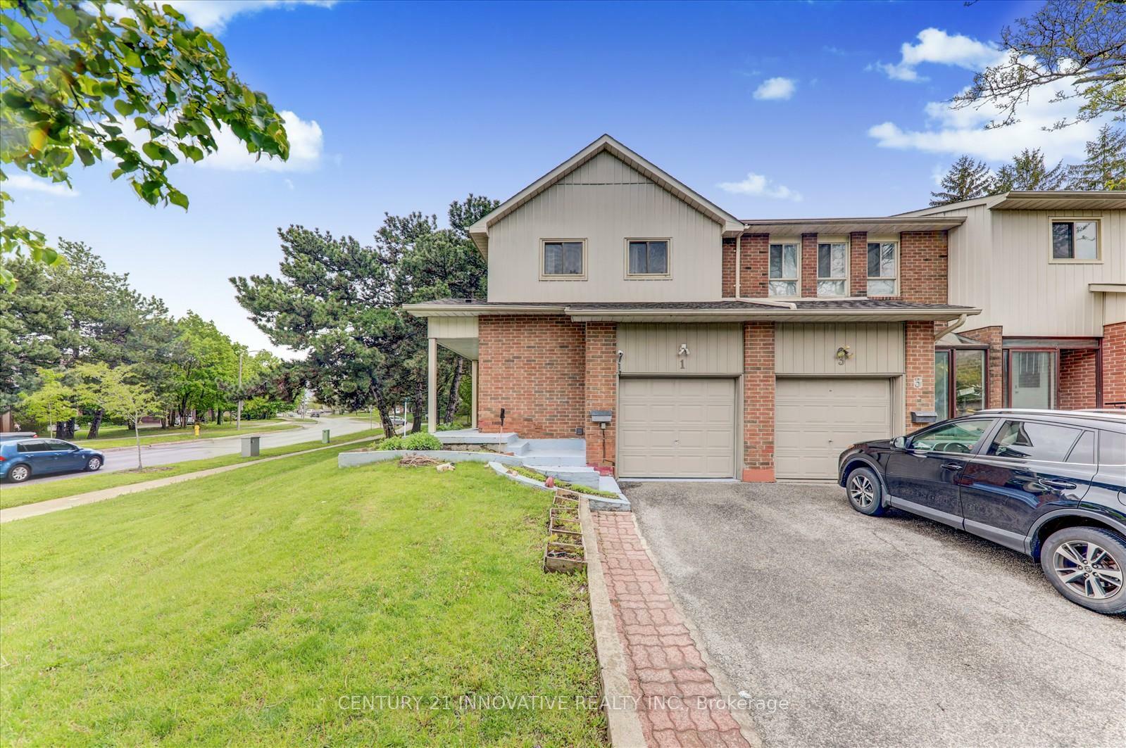 Photo de la propriété: 34 Dundalk Drive 1 ON M1P 4W3