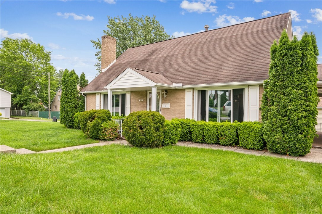 Property Photo: 805 Willow St PA 15642