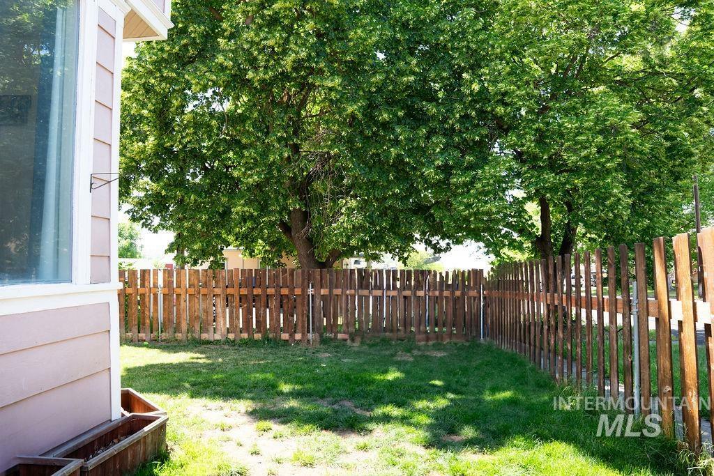 Property Photo: 304 6th Ave ID 83501