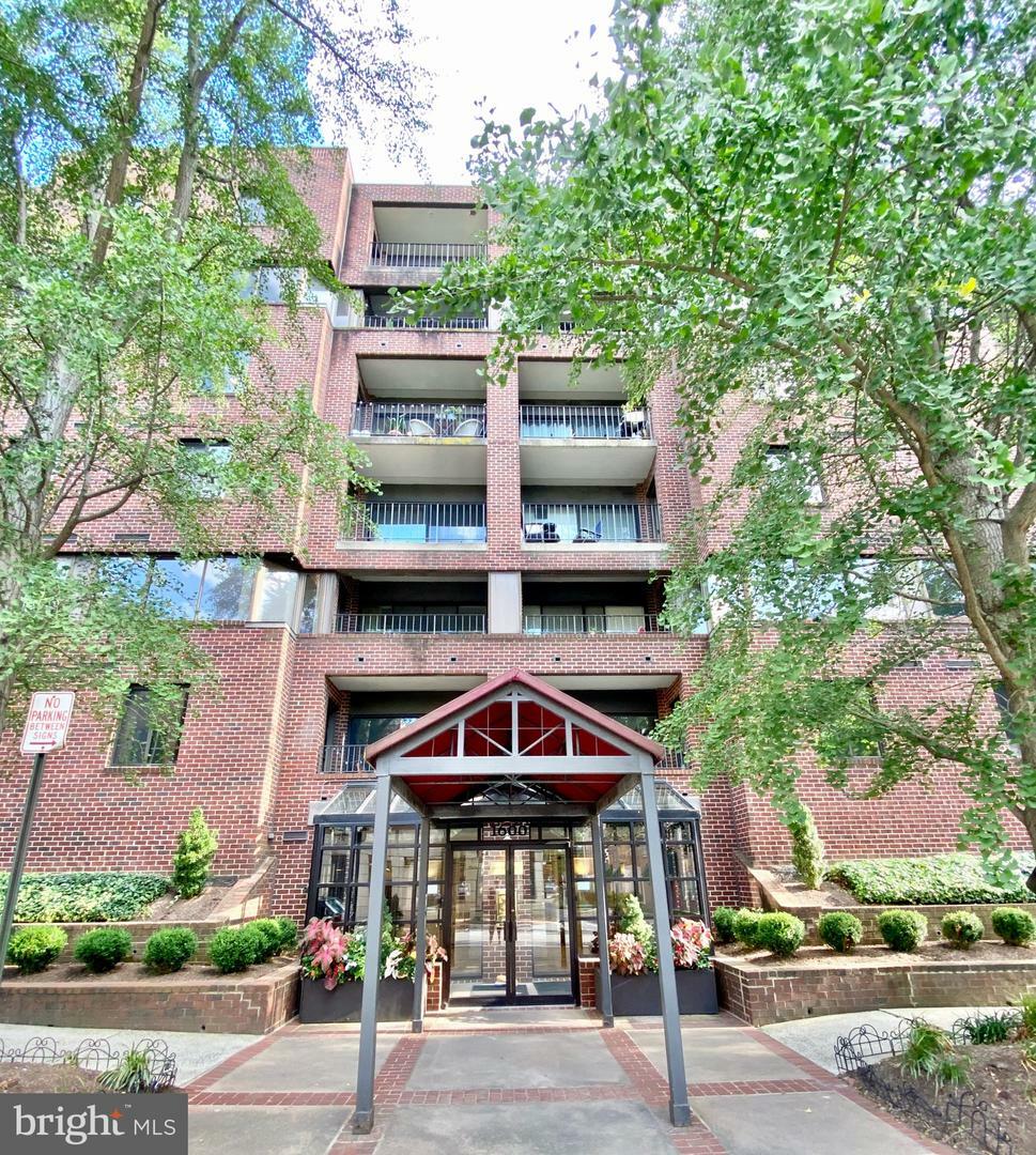 Property Photo: 1600 Prince Street 104 VA 22314