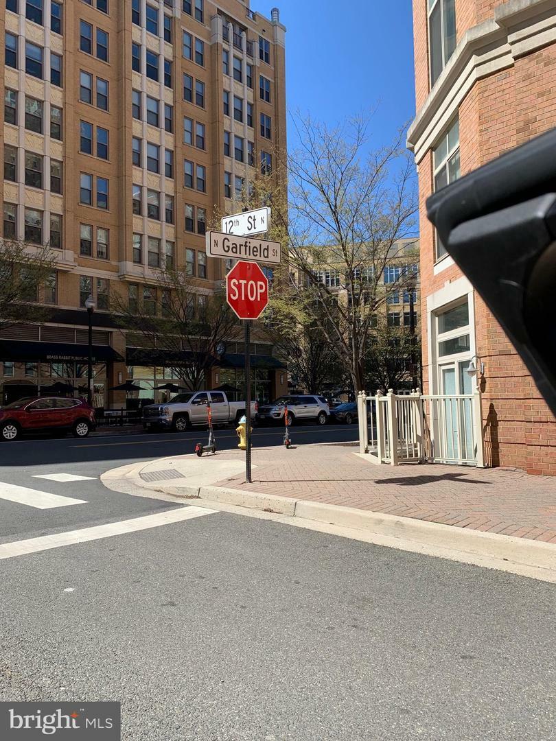 Property Photo: 1205 N Garfield Street N 905 VA 22201