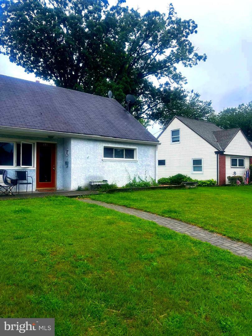 Property Photo: 198 Oxford Circle PA 19403