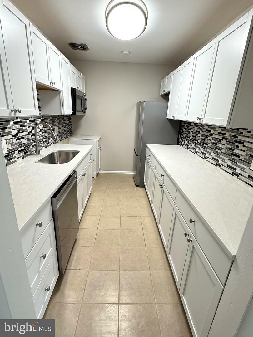 Property Photo: 10725 W West Drive 304 VA 22030