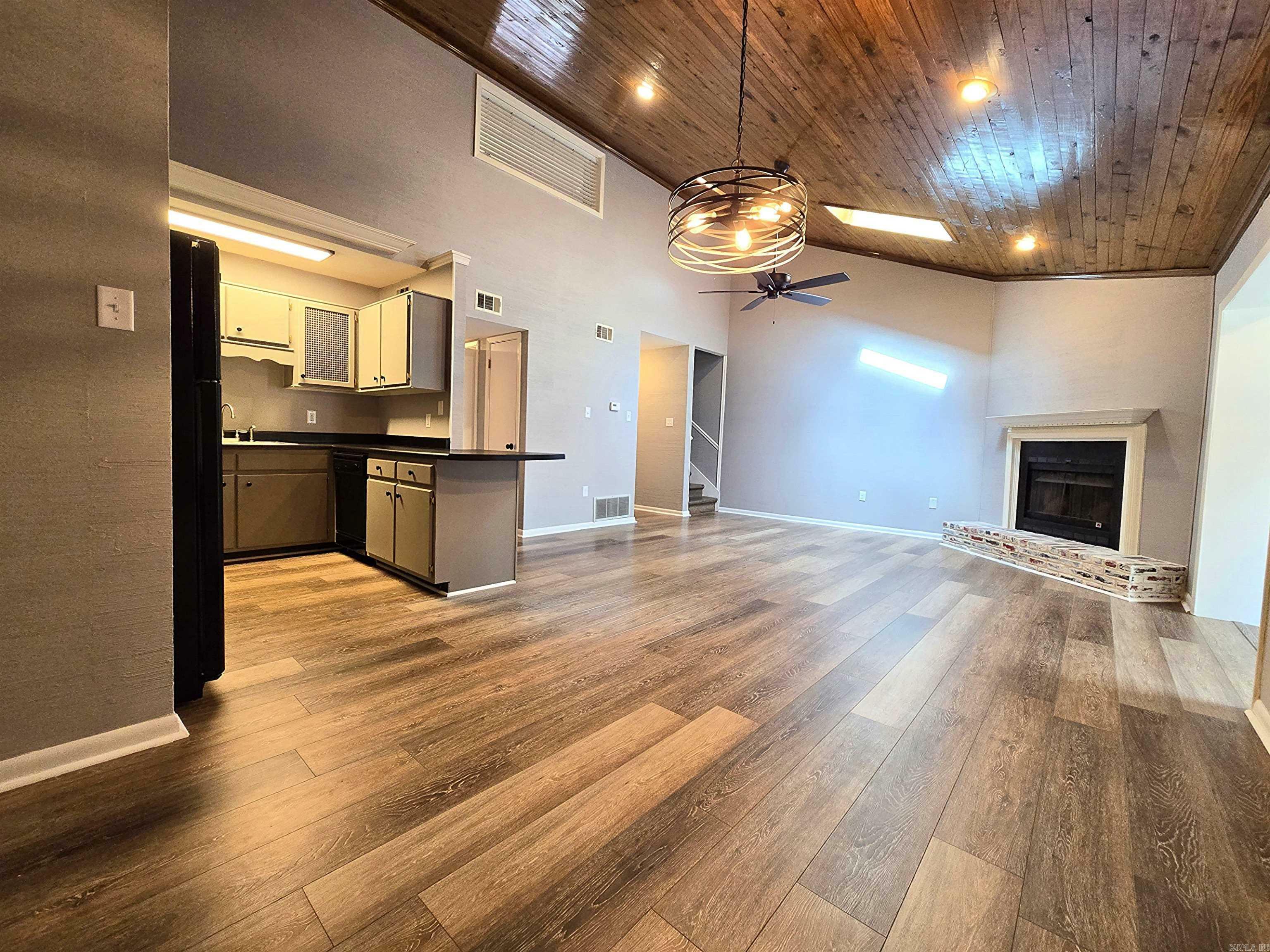 Property Photo: 2715 Greenbriar Dr Apt B AR 72401