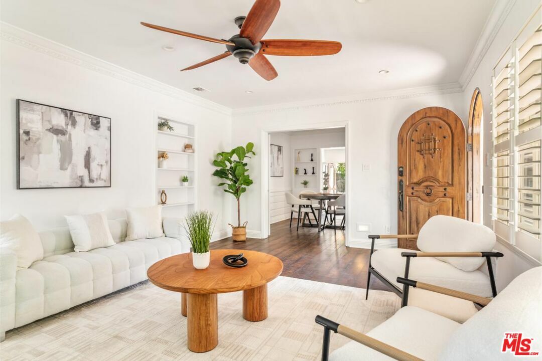 Property Photo:  4940 Arcola Ave  CA 91601 