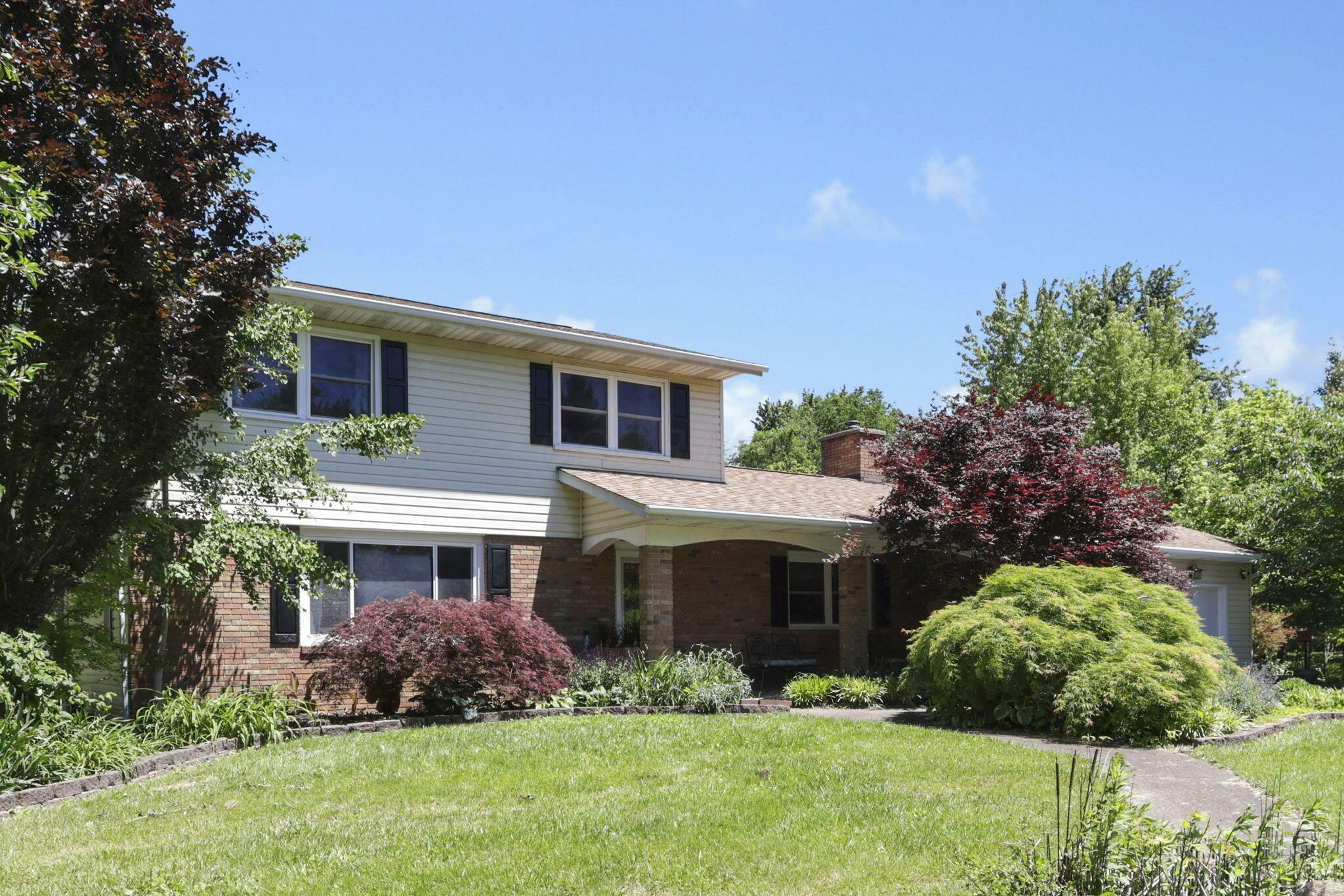 Property Photo: 170 Ginder NE Road OH 43130