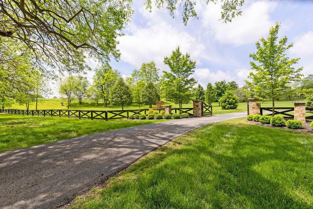 Property Photo: 4056 Courter SW Road OH 43062
