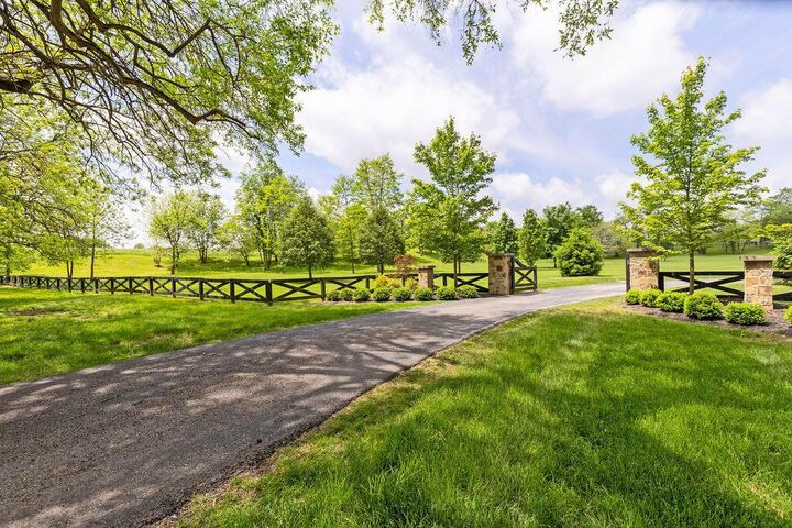 Property Photo:  4056 Courter SW Road  OH 43062 