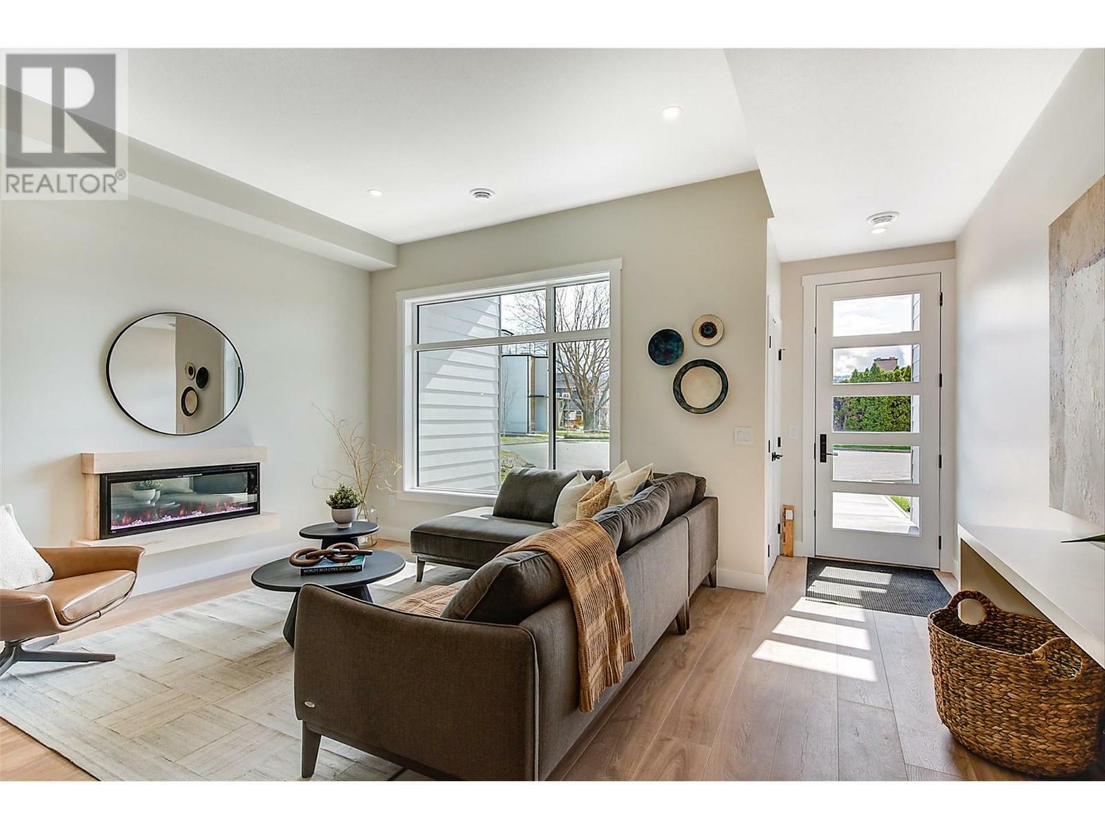 Property Photo: 732 Coopland Crescent 4 BC V1Y 2V1