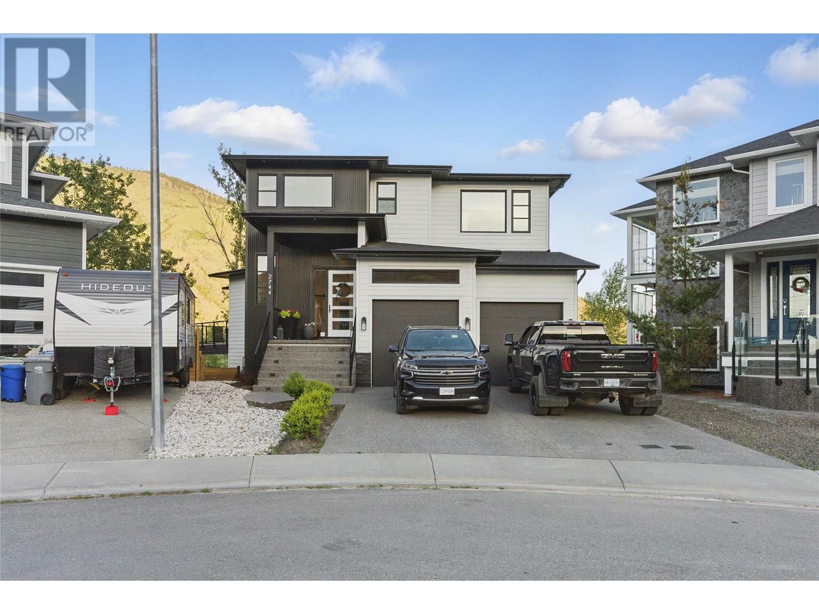2744 Beachmount Crescent  Kamloops BC V2B 0E6 photo