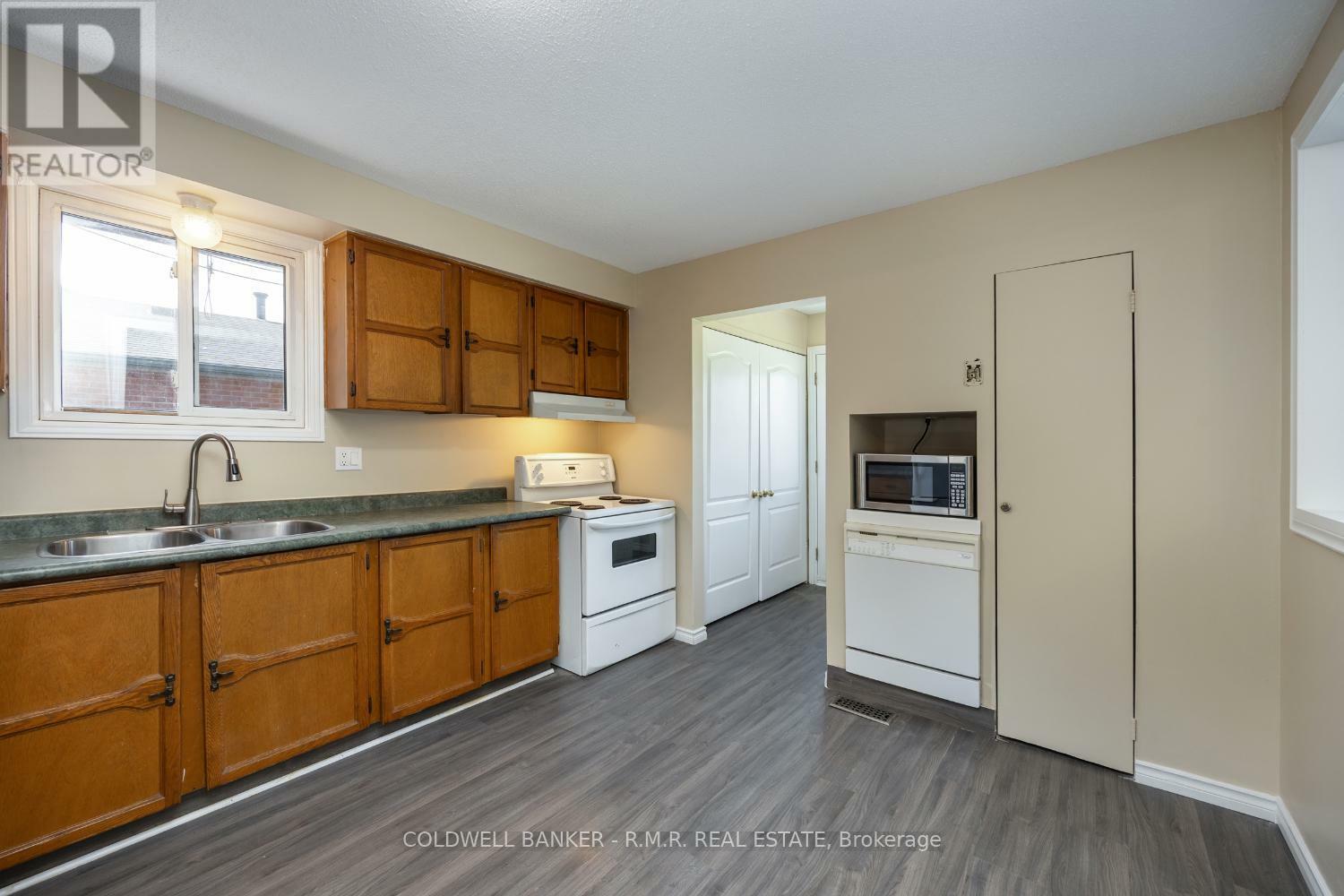 Property Photo: 569 Grandview Street South ON L1H 7T5