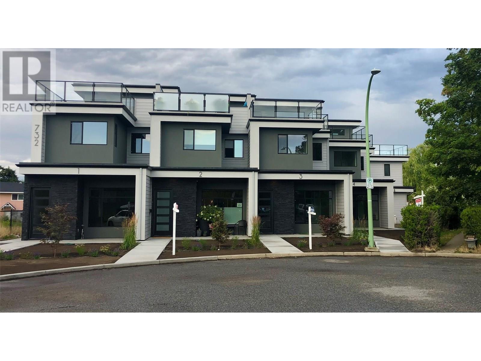 Property Photo: 732 Coopland Crescent 1 BC V1Y 2V1
