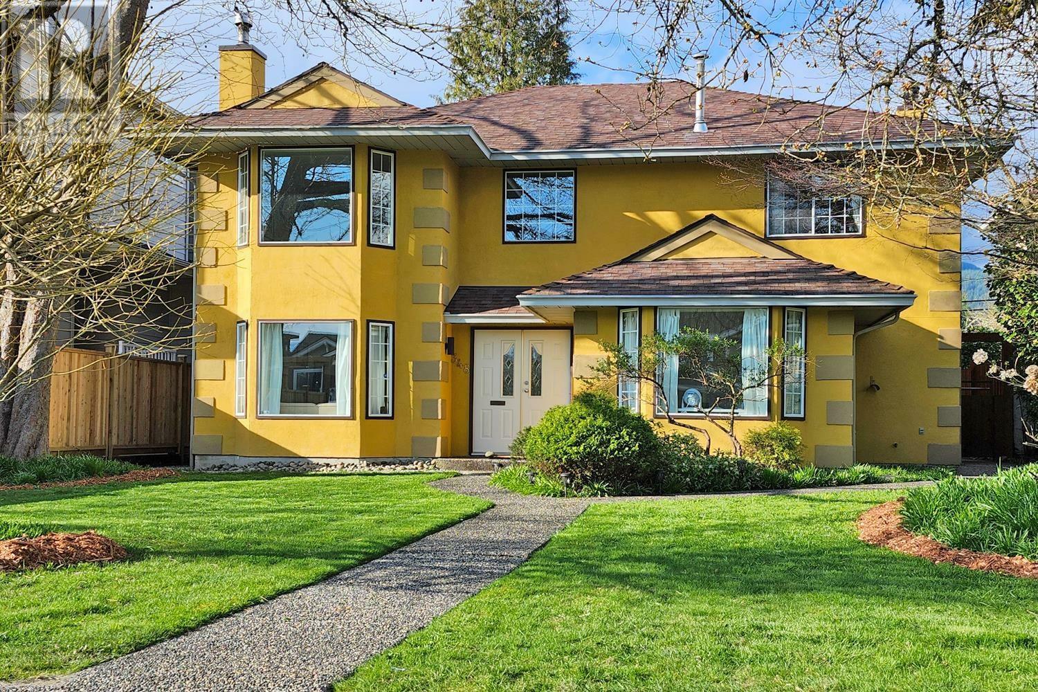 348 East 17 Street  North Vancouver BC V7L 2V9 photo