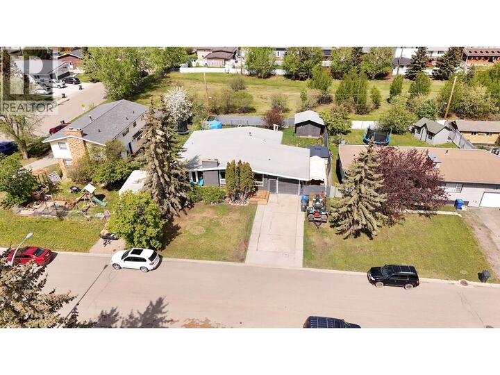 Photo de la propriété:  9516 113 Avenue  BC V1J 2W9 