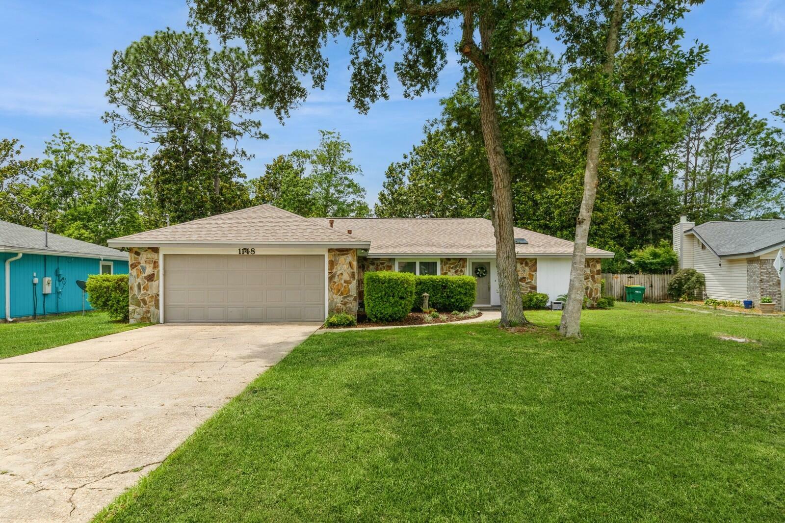 Property Photo: 1148 Pin Oak Circle FL 32578