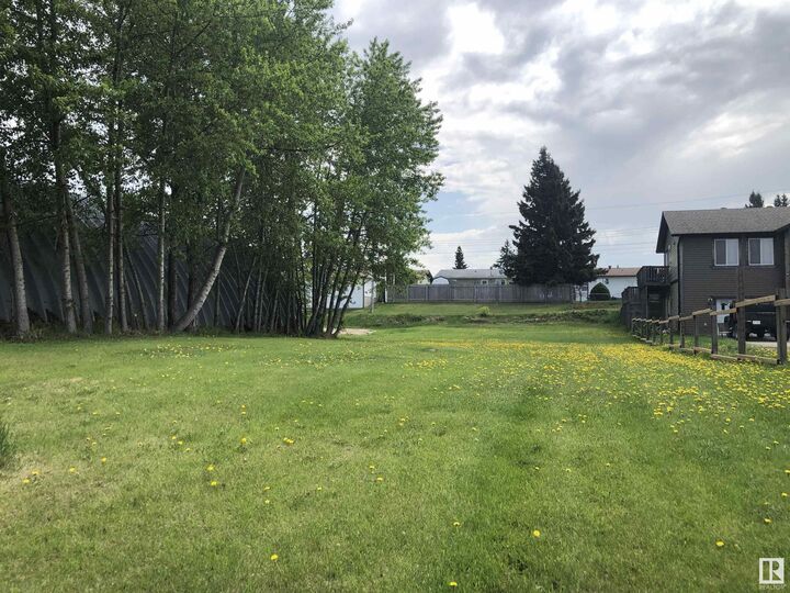 Property Photo:  807 10 Avenue  AB T9M 1N1 