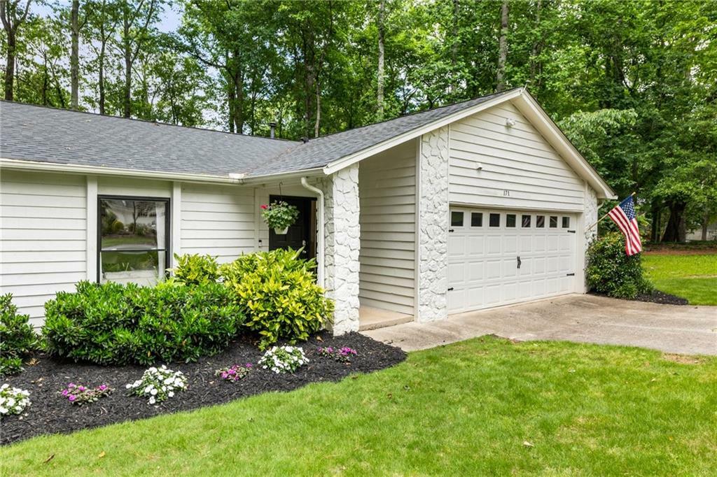 Property Photo: 171 North Trace GA 30009