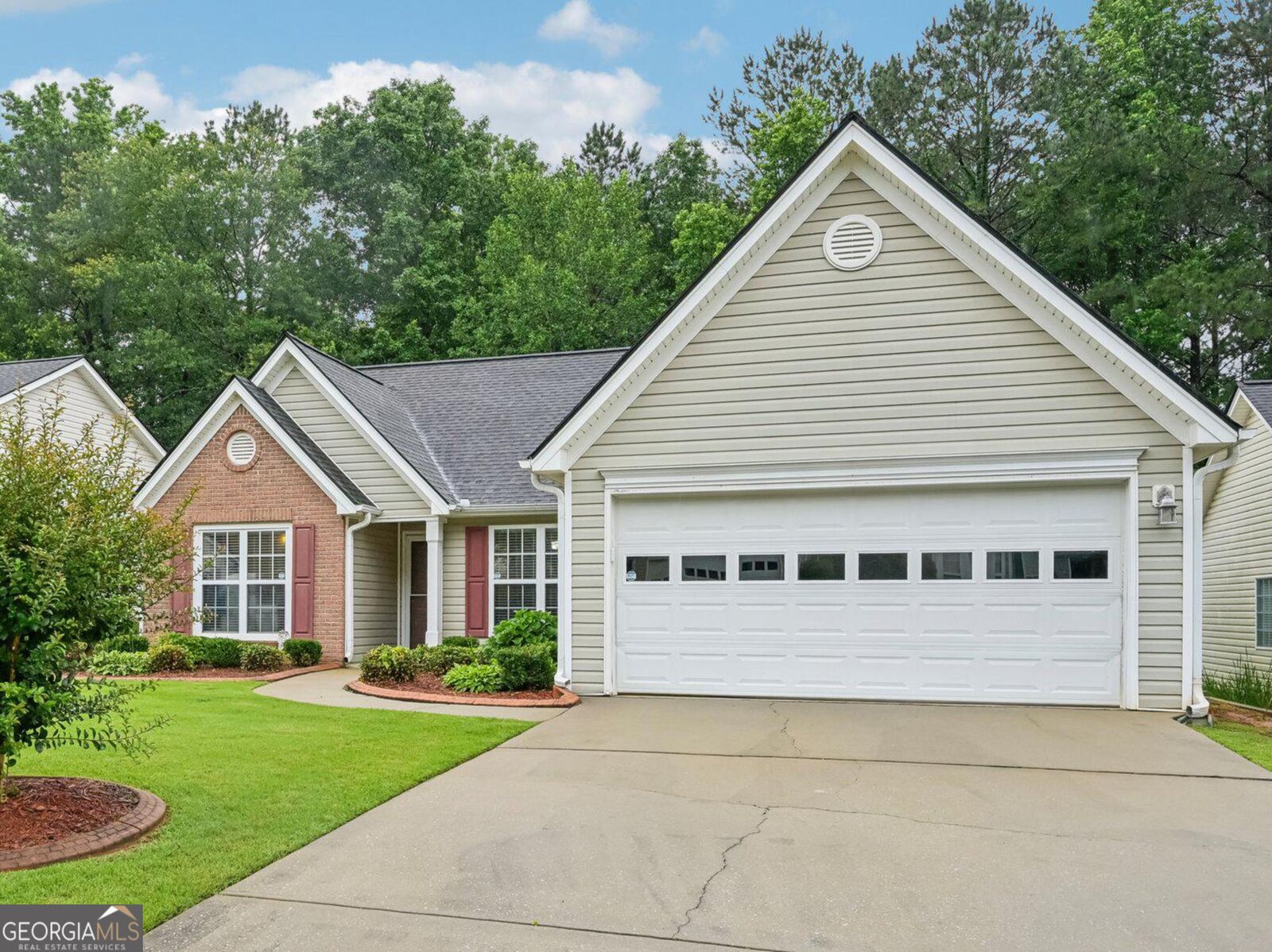 Property Photo: 198 Lake Cove Approach GA 30265
