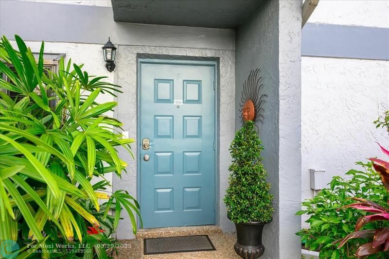 Property Photo: 2705 S Oakland Forest Dr 104 FL 33309