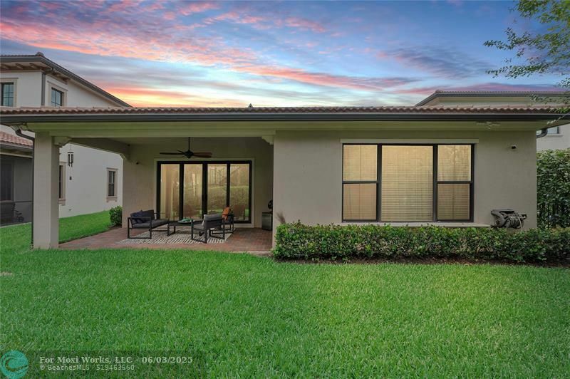 Property Photo: 9330 Meridian Dr E FL 33076