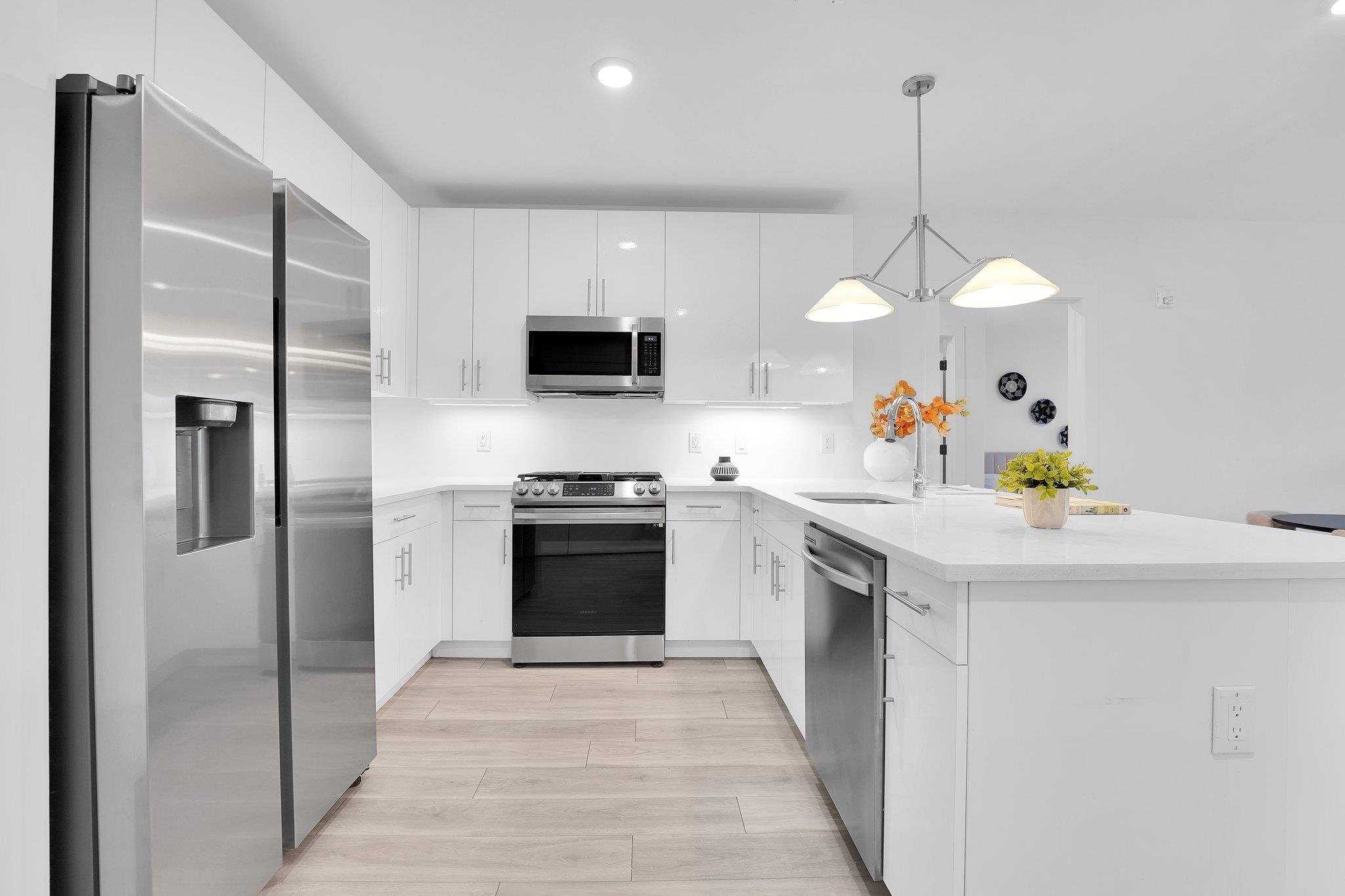 Property Photo: 117 West 2nd St 202 NJ 07002