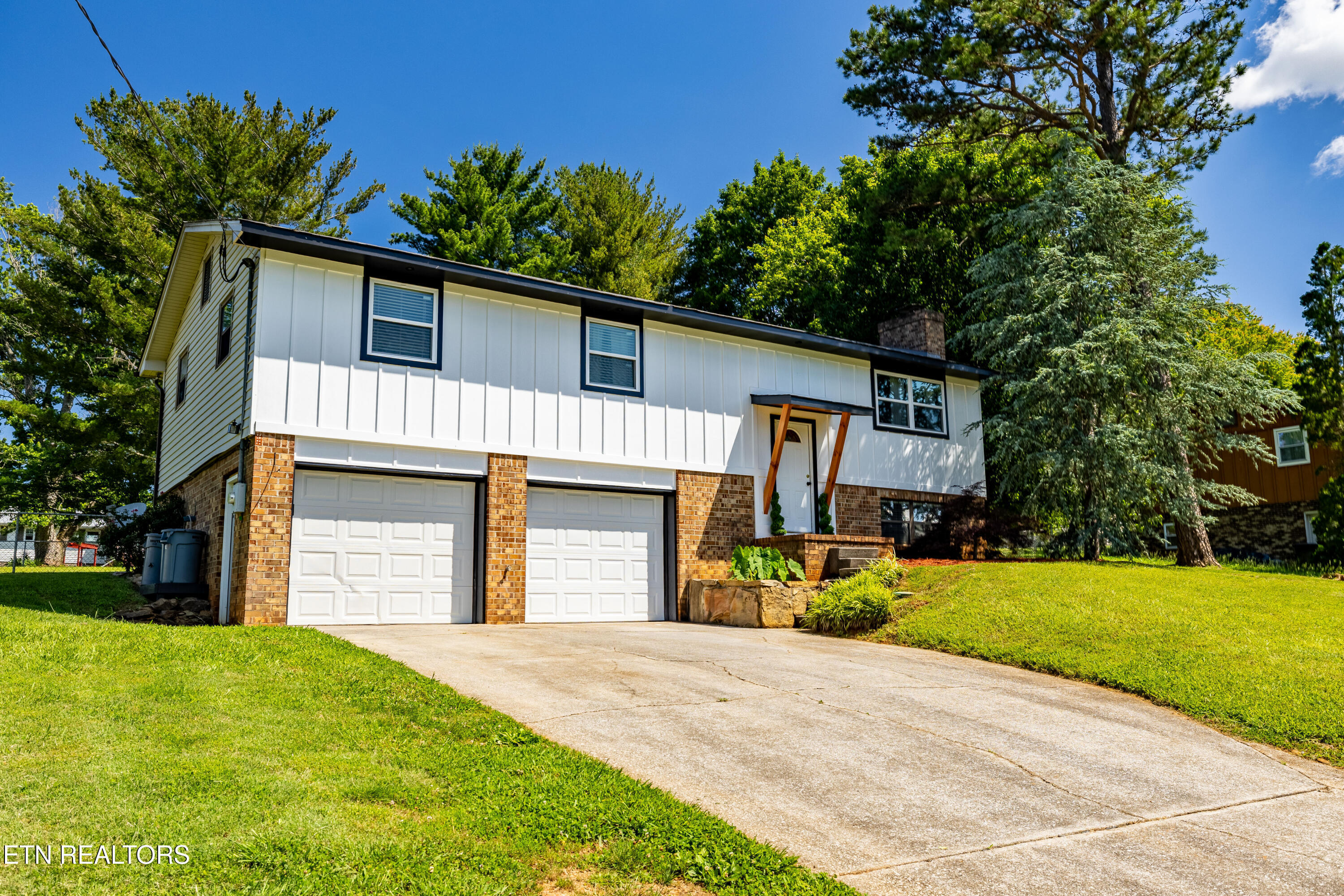 Property Photo: 2136 Colonial Circle TN 37803