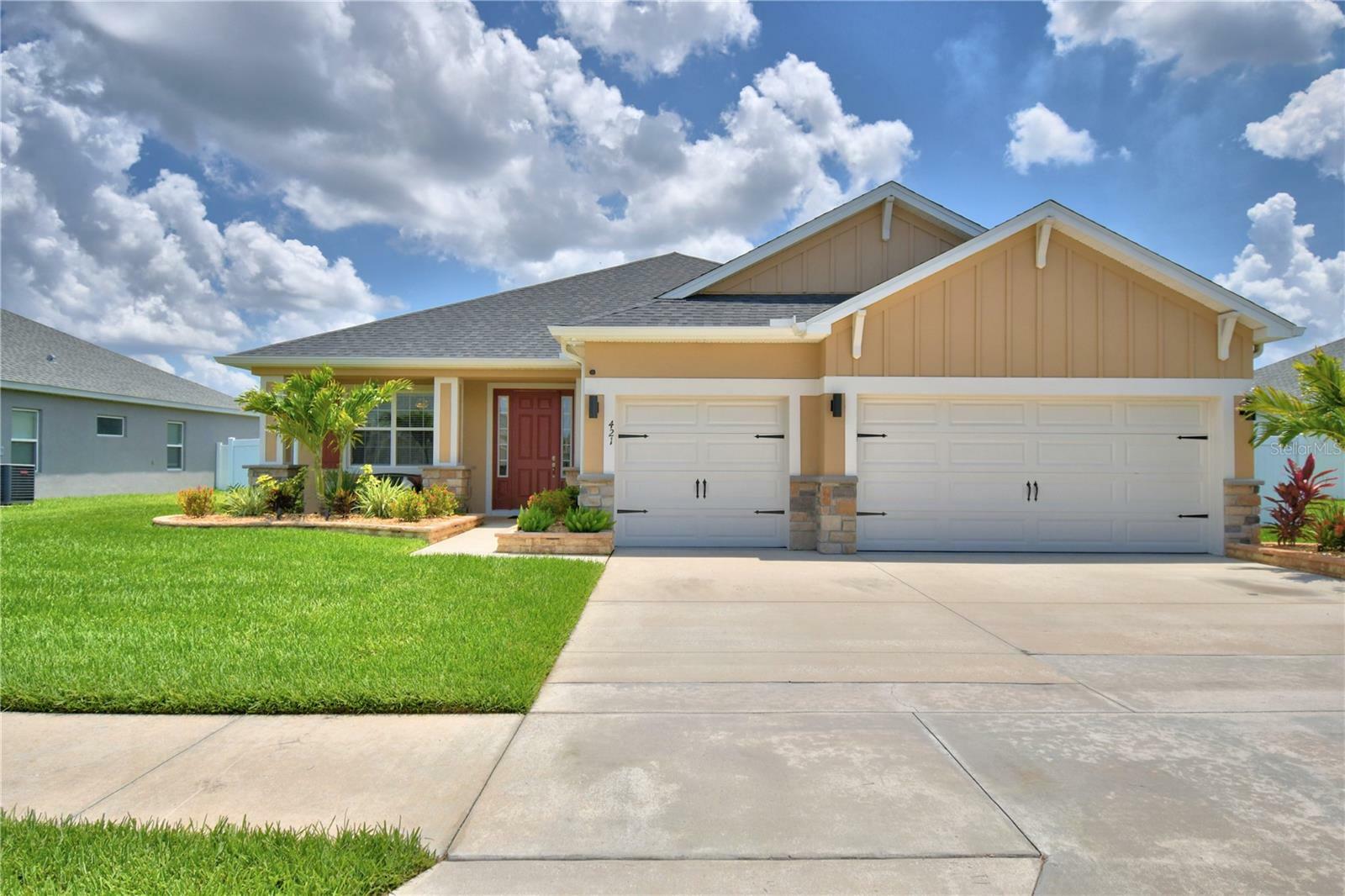 Property Photo: 421 Riders Loop FL 33823