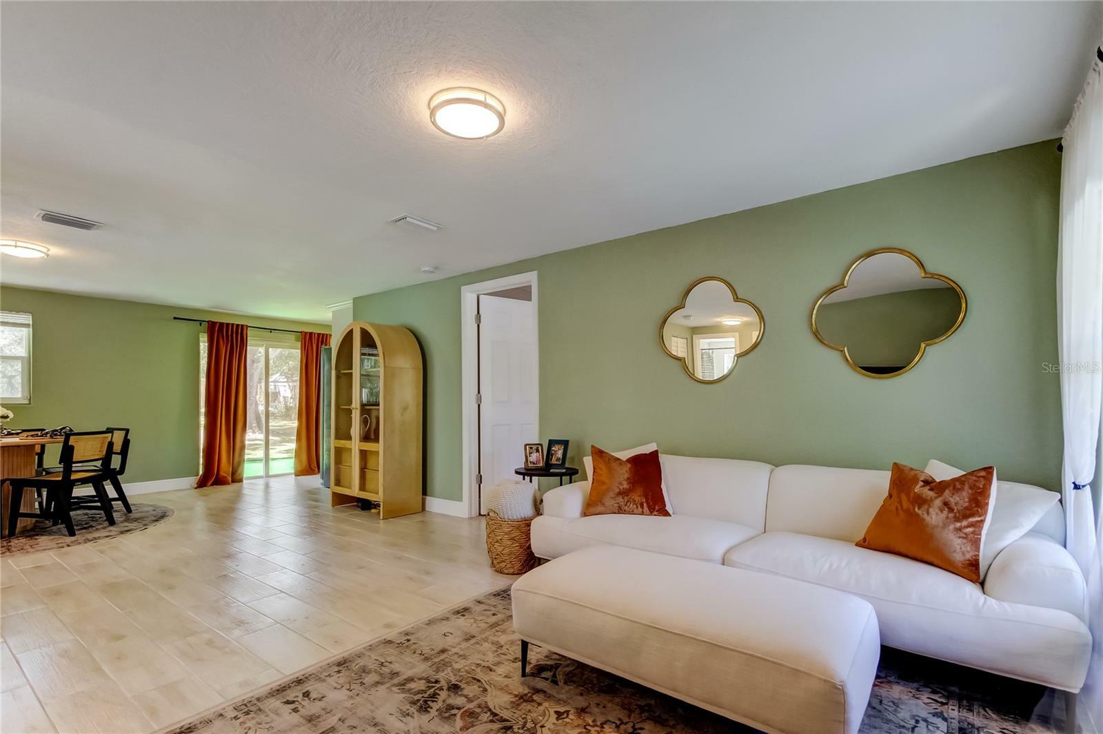 Property Photo: 2750 Edenwood Street FL 33759