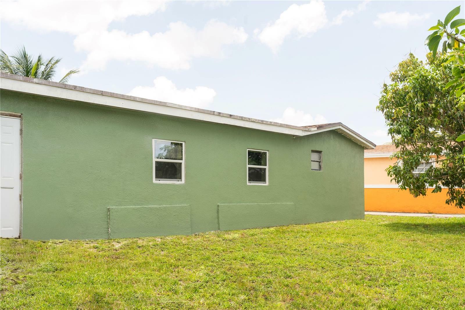 Property Photo: 3921 NW 33rd Terrace FL 33309