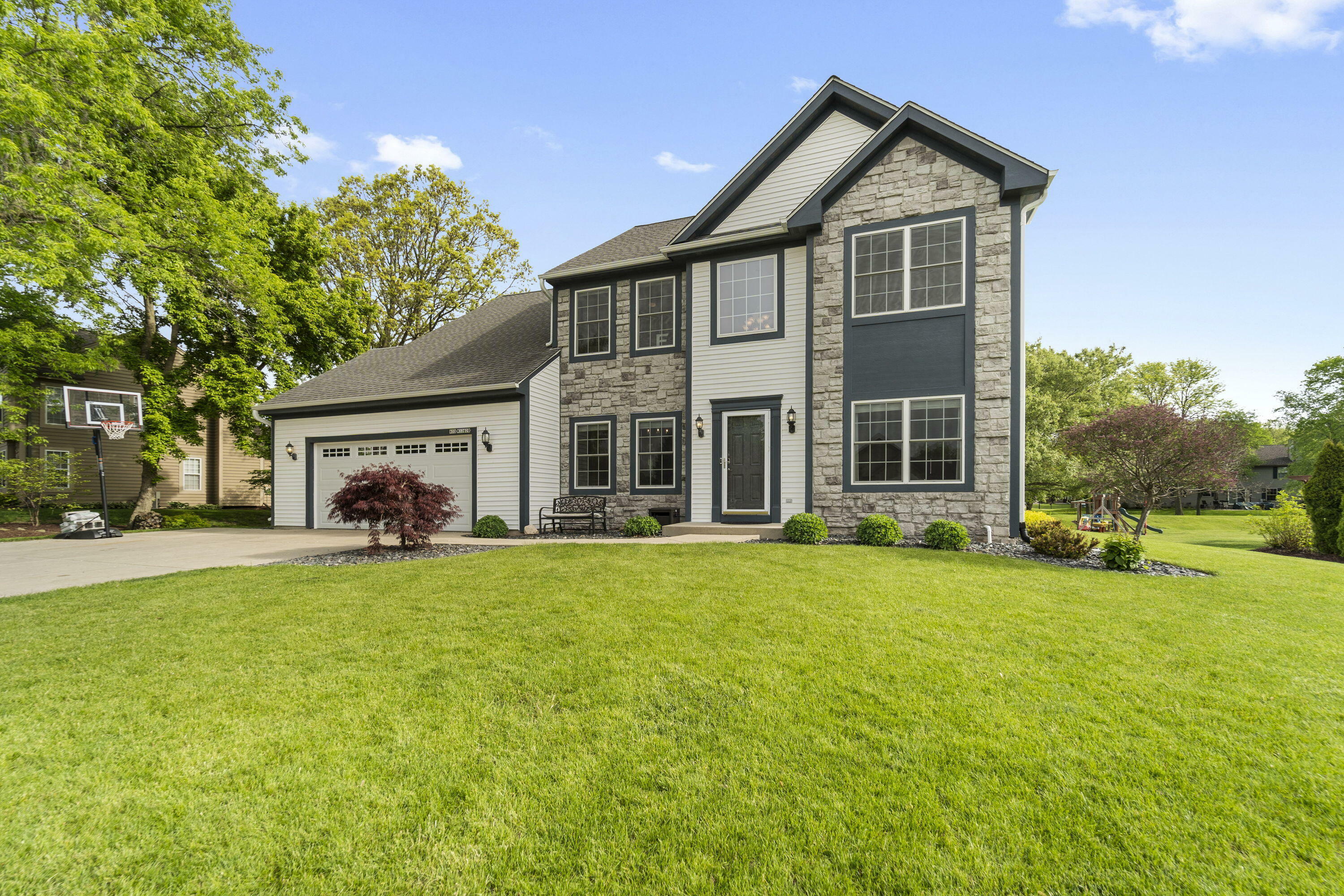 Property Photo: N73w22620 Edgewood Ln WI 53089