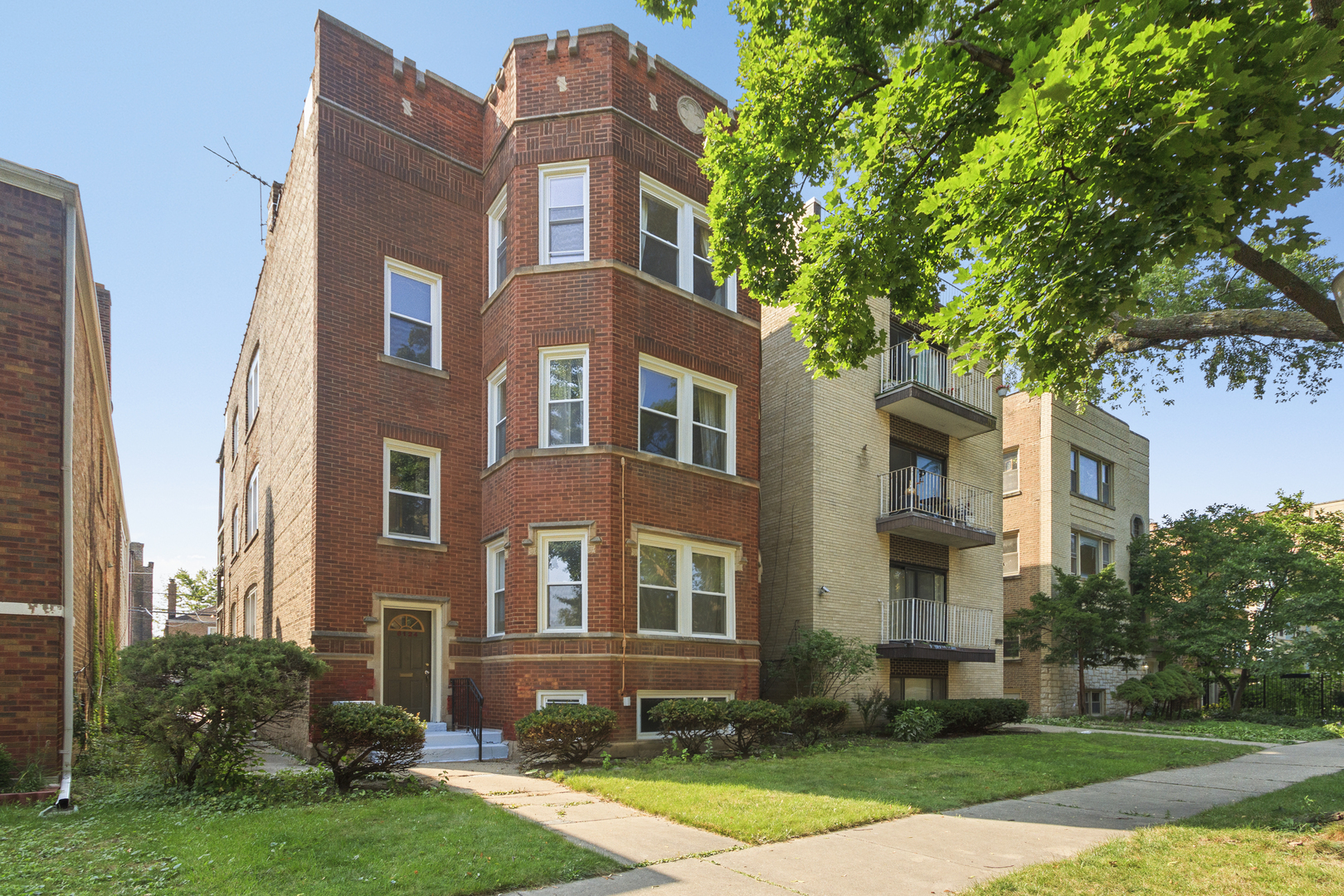 Property Photo: 6124 N Francisco Avenue IL 60659