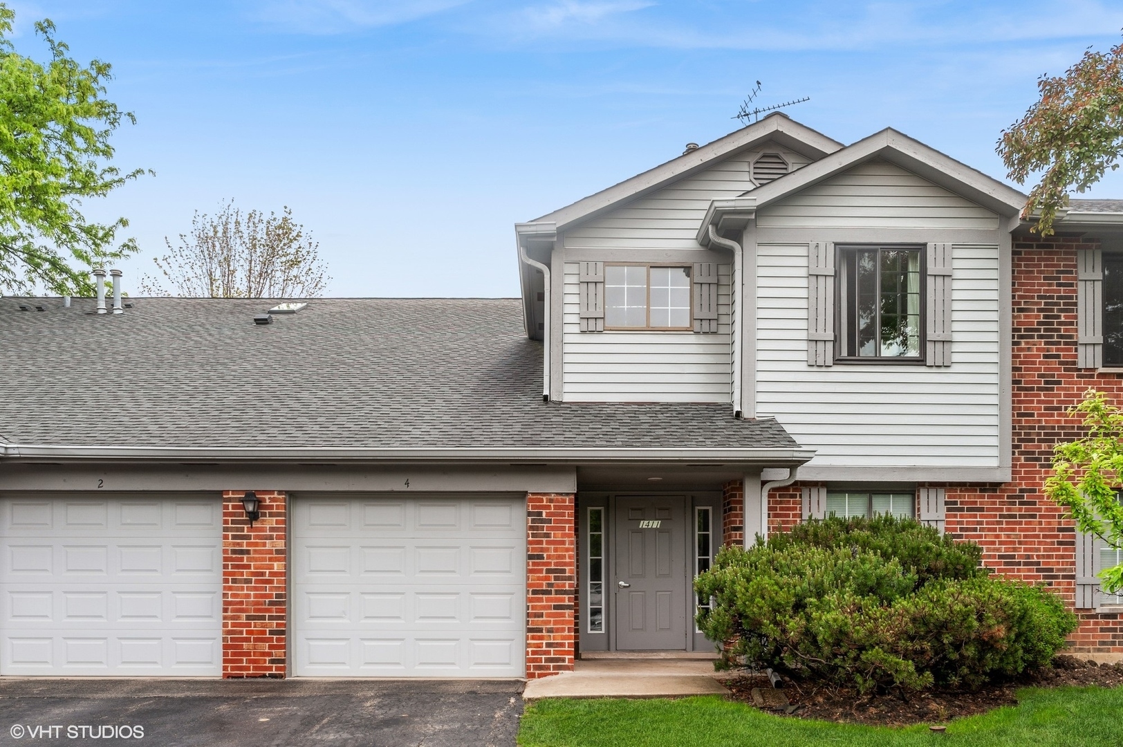 Property Photo: 1411 W Partridge Lane 4 IL 60004