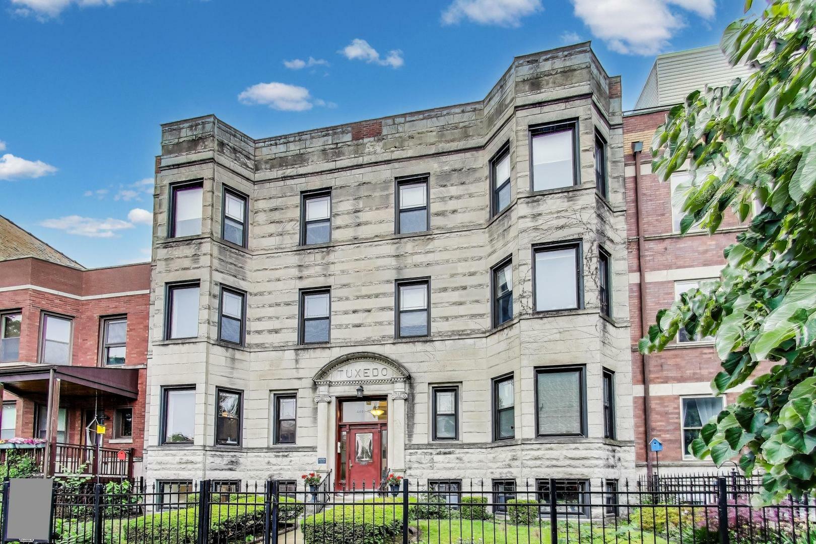 4440 N Dover Street Gs  Chicago IL 60640 photo