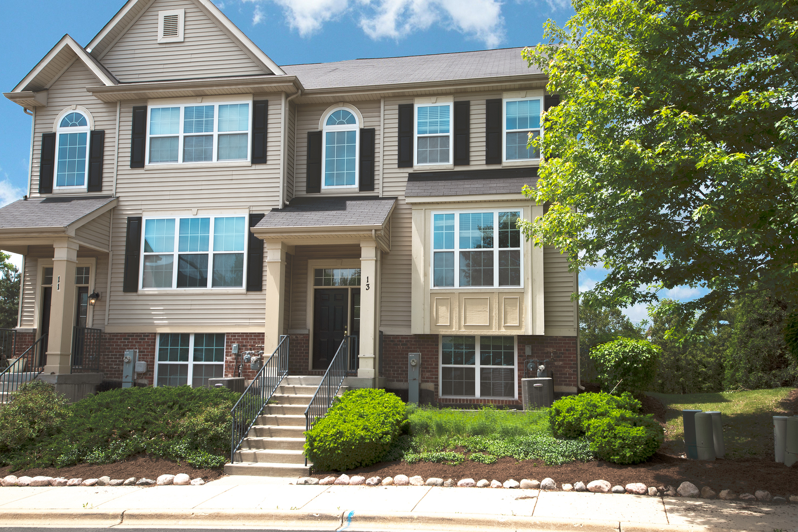 Property Photo: 13 Melrose Court IL 60177