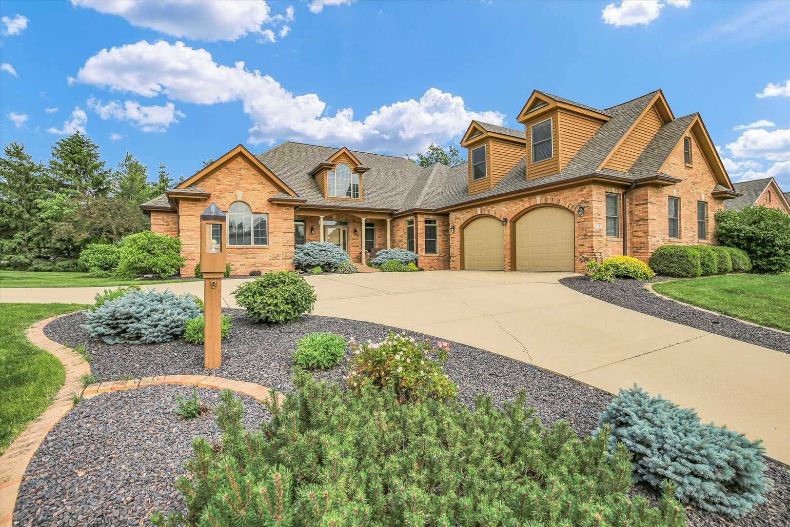 Property Photo: 2502 Prairie Ridge Place IL 61822