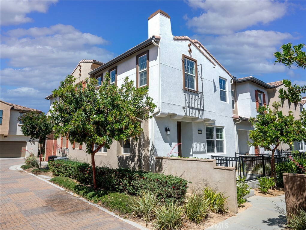 Property Photo:  40338 Calle Real  CA 92563 
