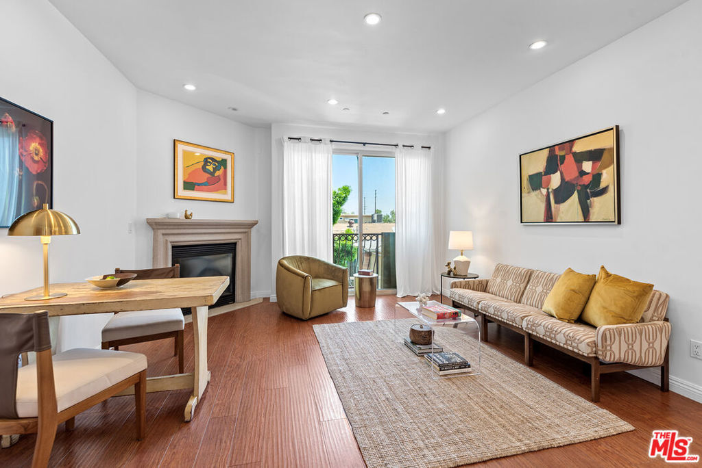 Property Photo: 5303 Satsuma Avenue 113 CA 91601