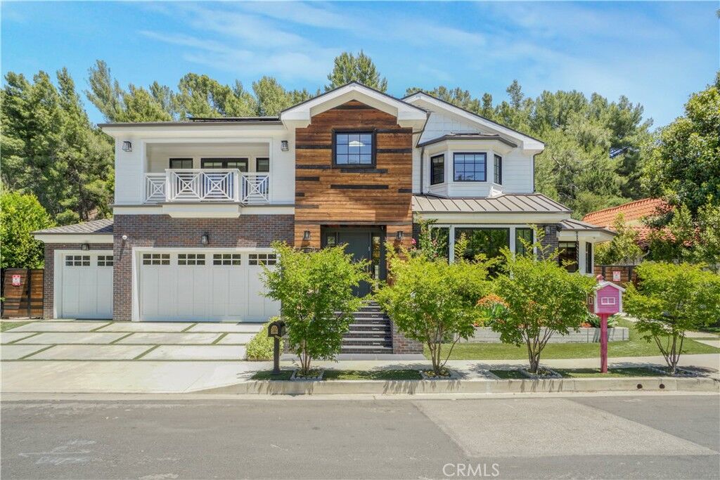 Property Photo: 2520 La Condesa Drive CA 90049