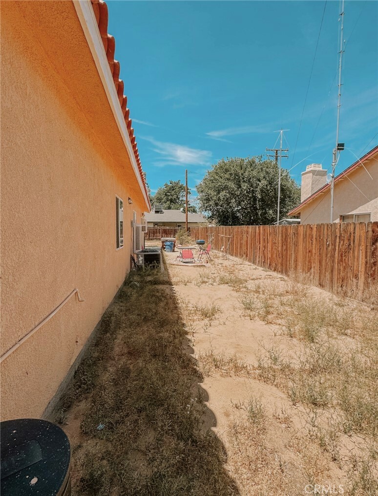 Property Photo: 8325 Great Circle Dr CA 93505