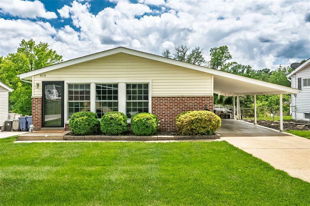 Property Photo:  616 Acorn Drive  MO 63126 