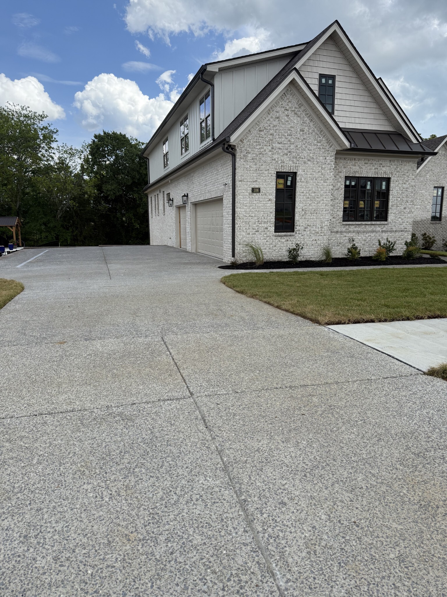 Property Photo: 306 Oaks Xing TN 37087