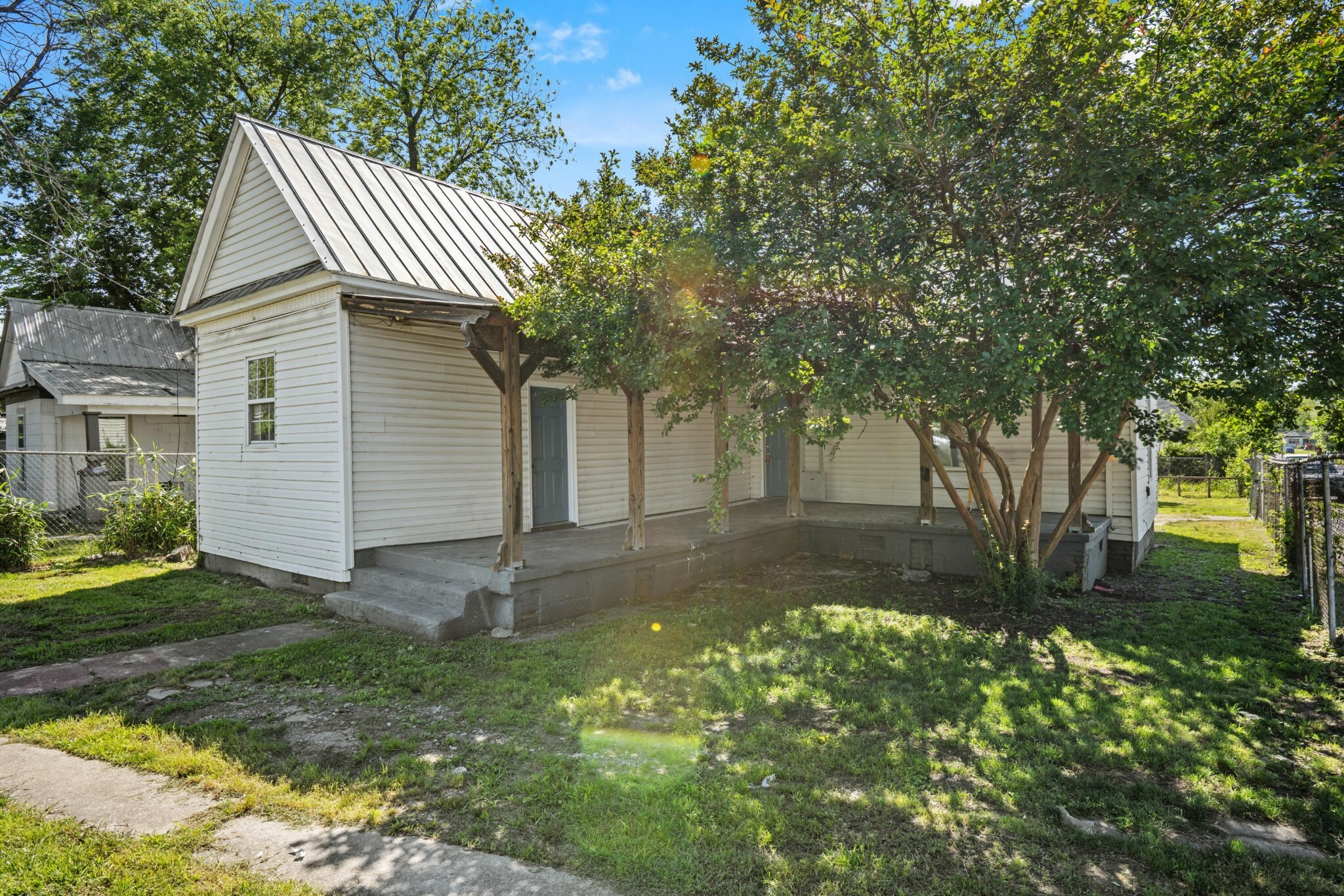 Property Photo: 1601 S Willow Street TN 37404