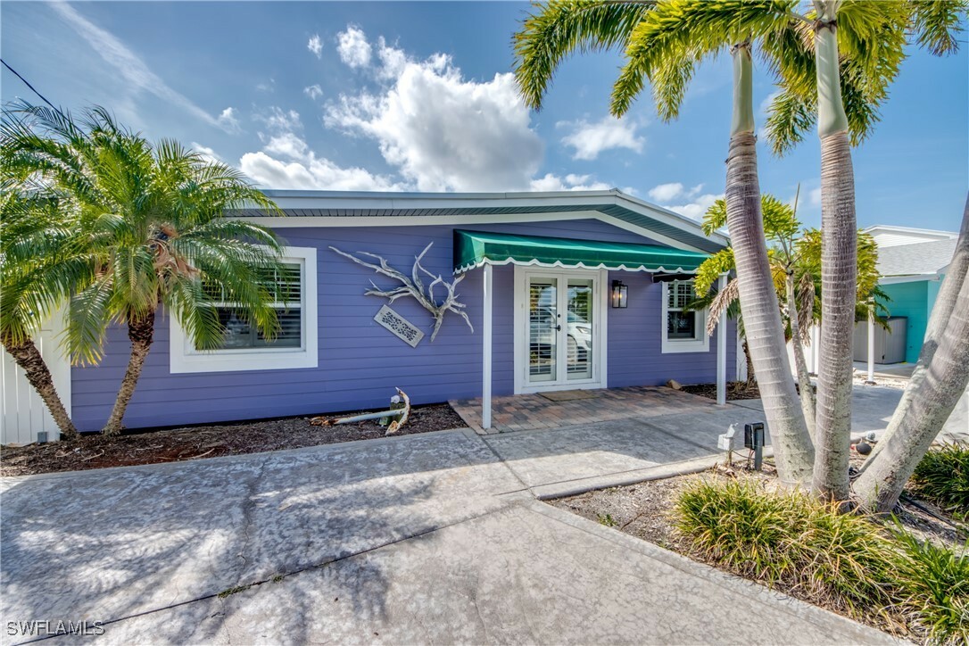 Property Photo: 2685 Geary Street FL 33993