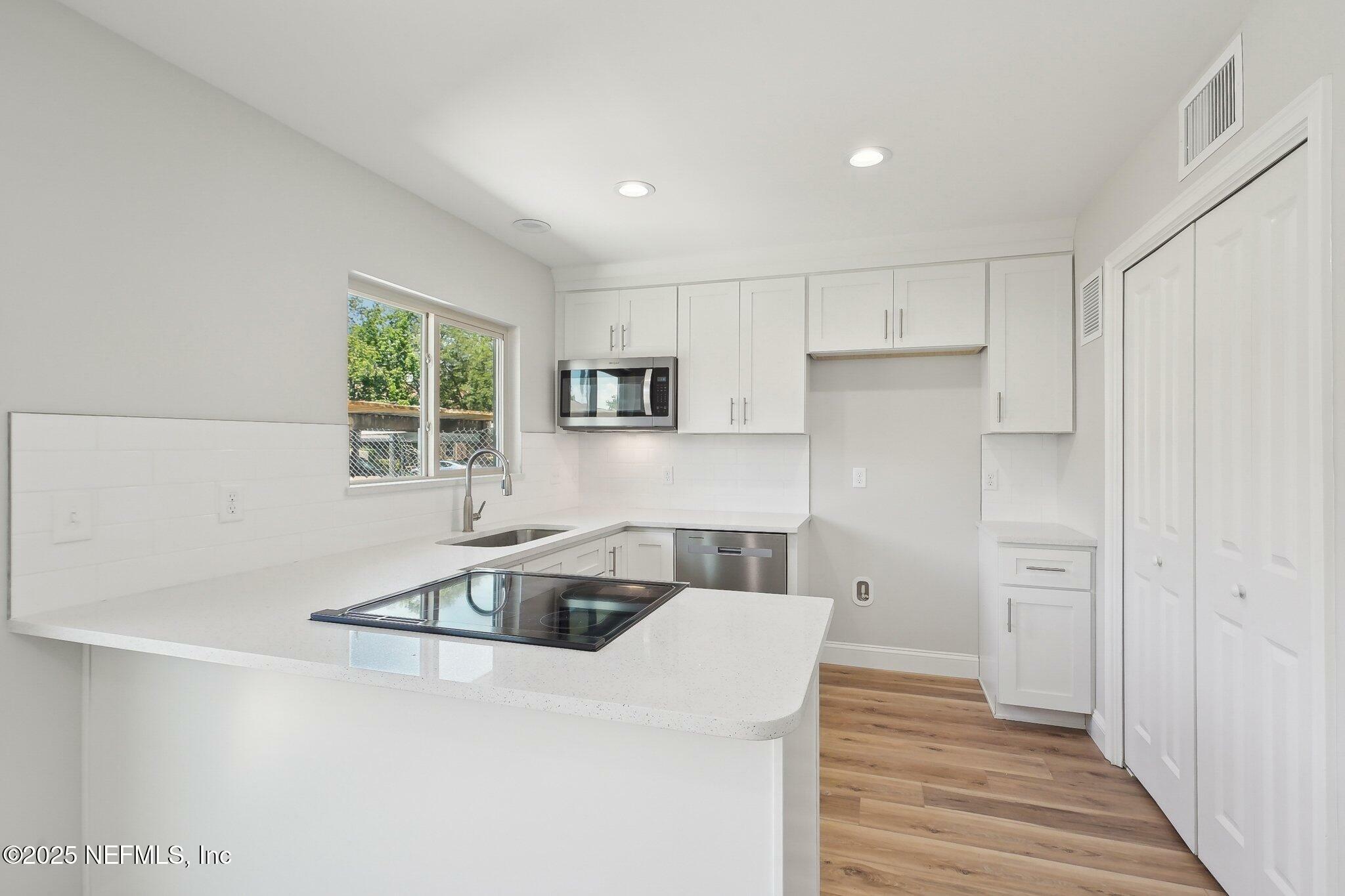 Property Photo: 8209 Kensington Square FL 32217