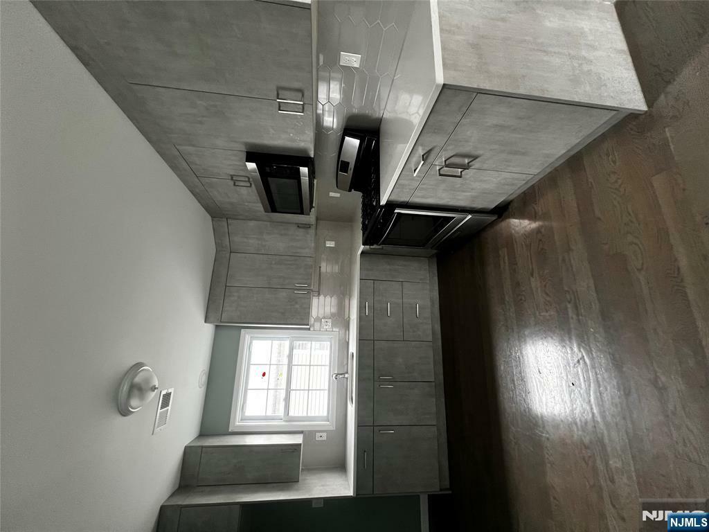Property Photo:  655-657 Court Street 2  NJ 07206 