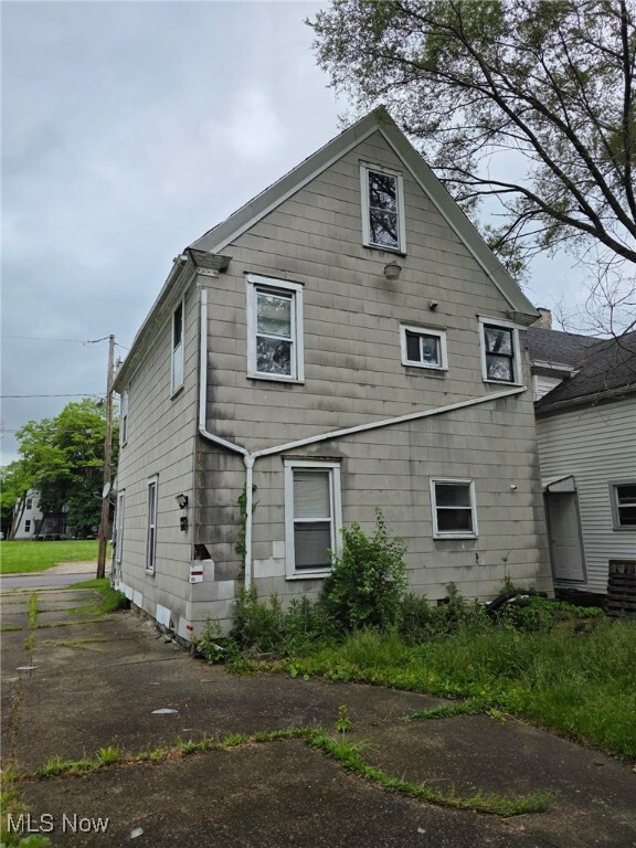 Property Photo: 121 Parkview Court OH 44035